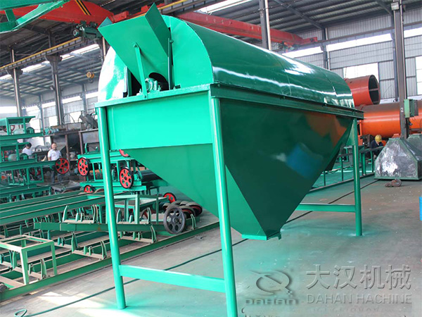 滾筒篩主要采用的是碳鋼材質其主要的優勢是價格比較便宜。