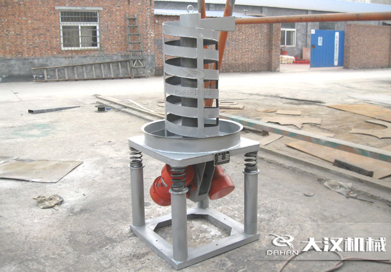 DZC垂直振動(dòng)提升機(jī)產(chǎn)品概述：該產(chǎn)品屬于比較大型的輸送設(shè)備，其主要對(duì)于顆粒狀物料的振動(dòng)向上式的輸送原理。