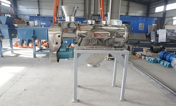 氣旋篩分機與氣流篩分機的篩分原理基本相似，所以針對于其旋篩分機的篩分壓力。會比氣流篩分機的壓力要大一些。