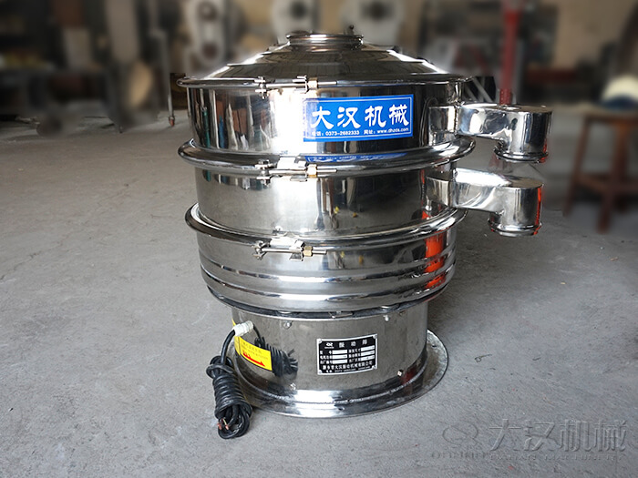 醫藥振動篩主要采用的是304不銹鋼振動篩,優勢:設備干凈衛生,不易生銹,使用壽命長久,經久耐用。