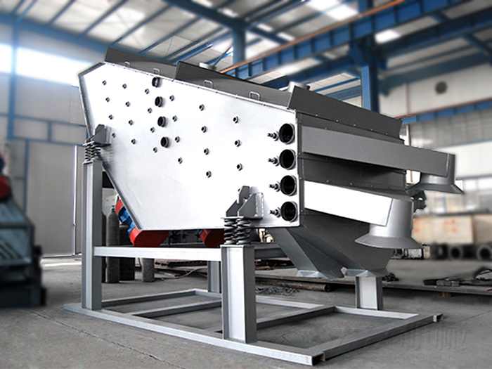 概率篩多用于礦場大型的篩分場地和一些比較較大,對設備破壞程度高的物料進行篩分。